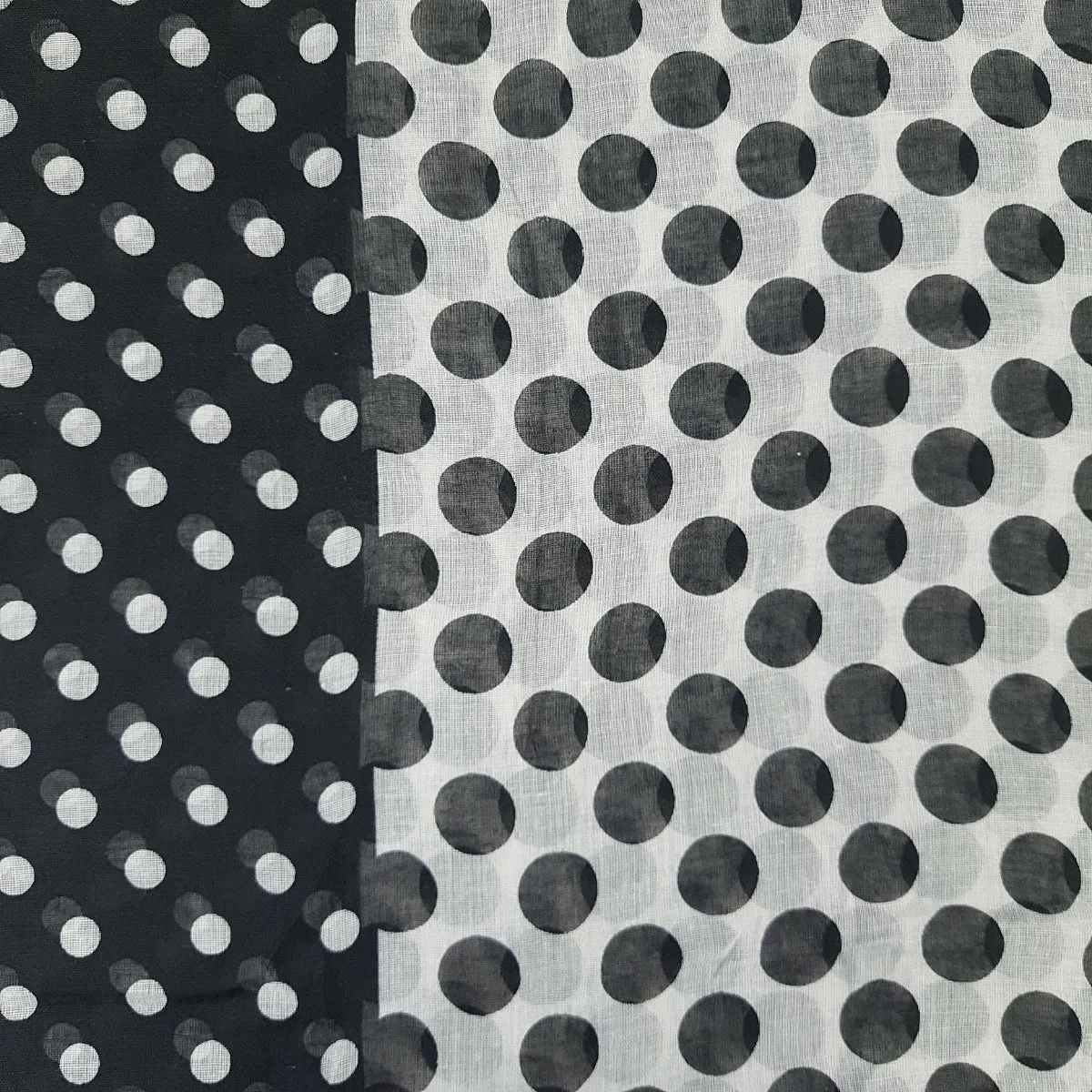 Bufanda Isaac Mizrahi Polka Dot Negro Con Pepas Blancas Icl4921P01