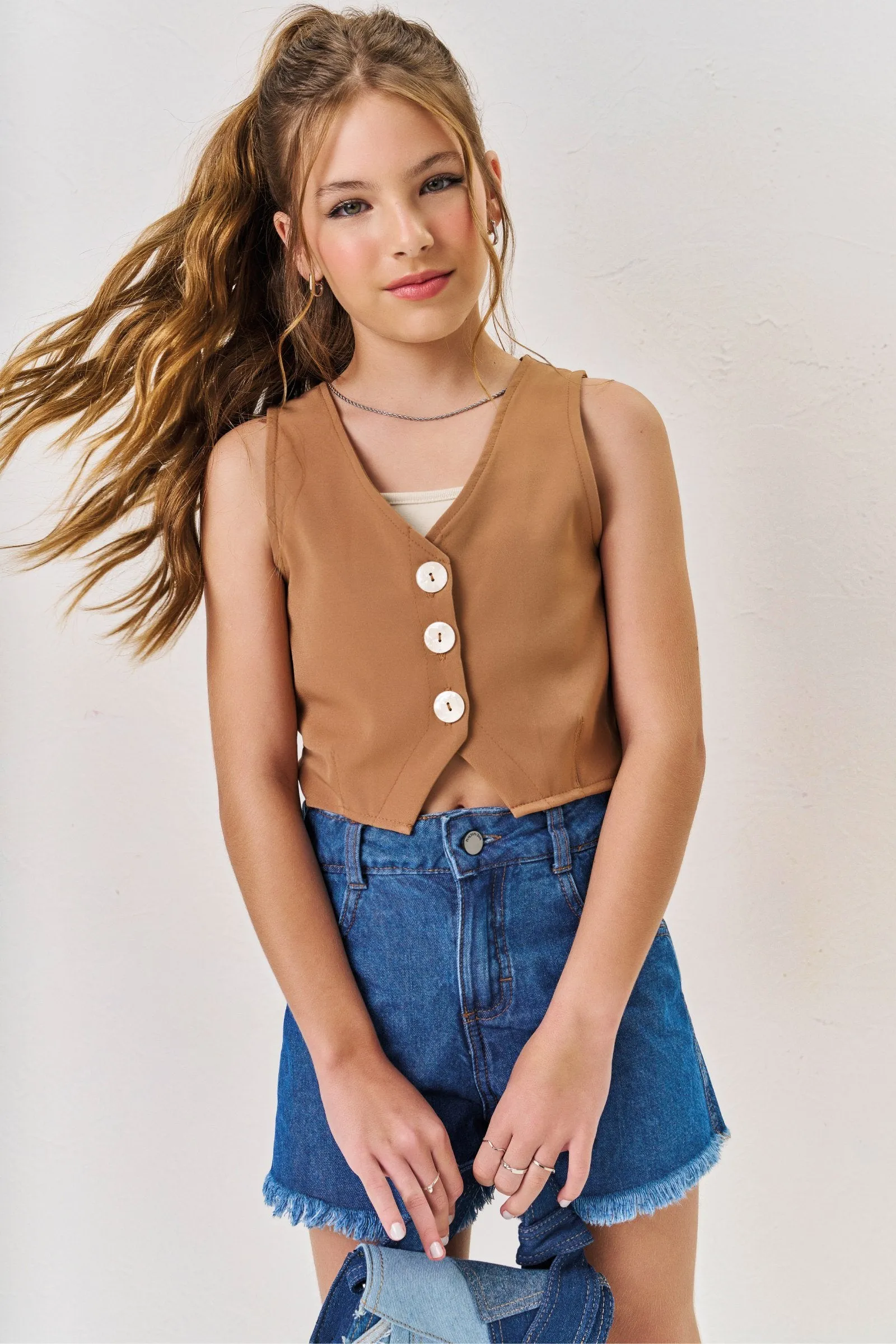 Conjunto de Colete em Alfaiataria Venetta e Shorts em Jeans Arkansas 74429 Vic&Vicky