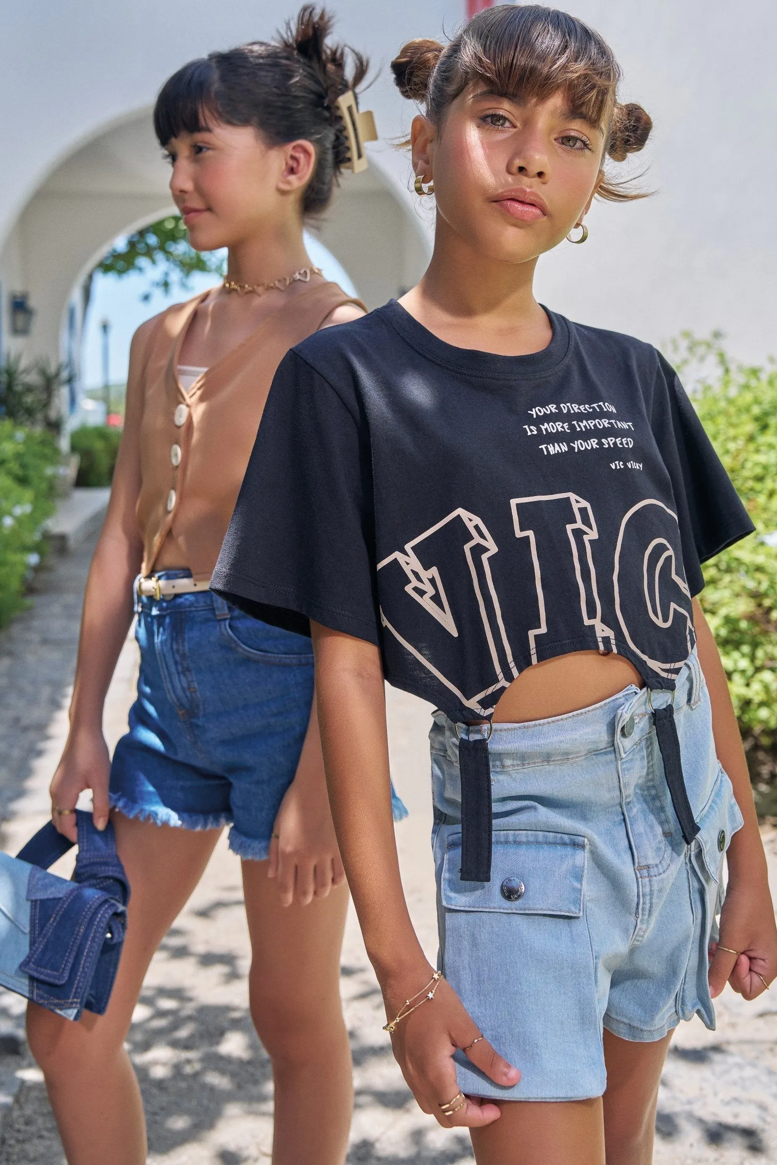 Conjunto de Colete em Alfaiataria Venetta e Shorts em Jeans Arkansas 74429 Vic&Vicky