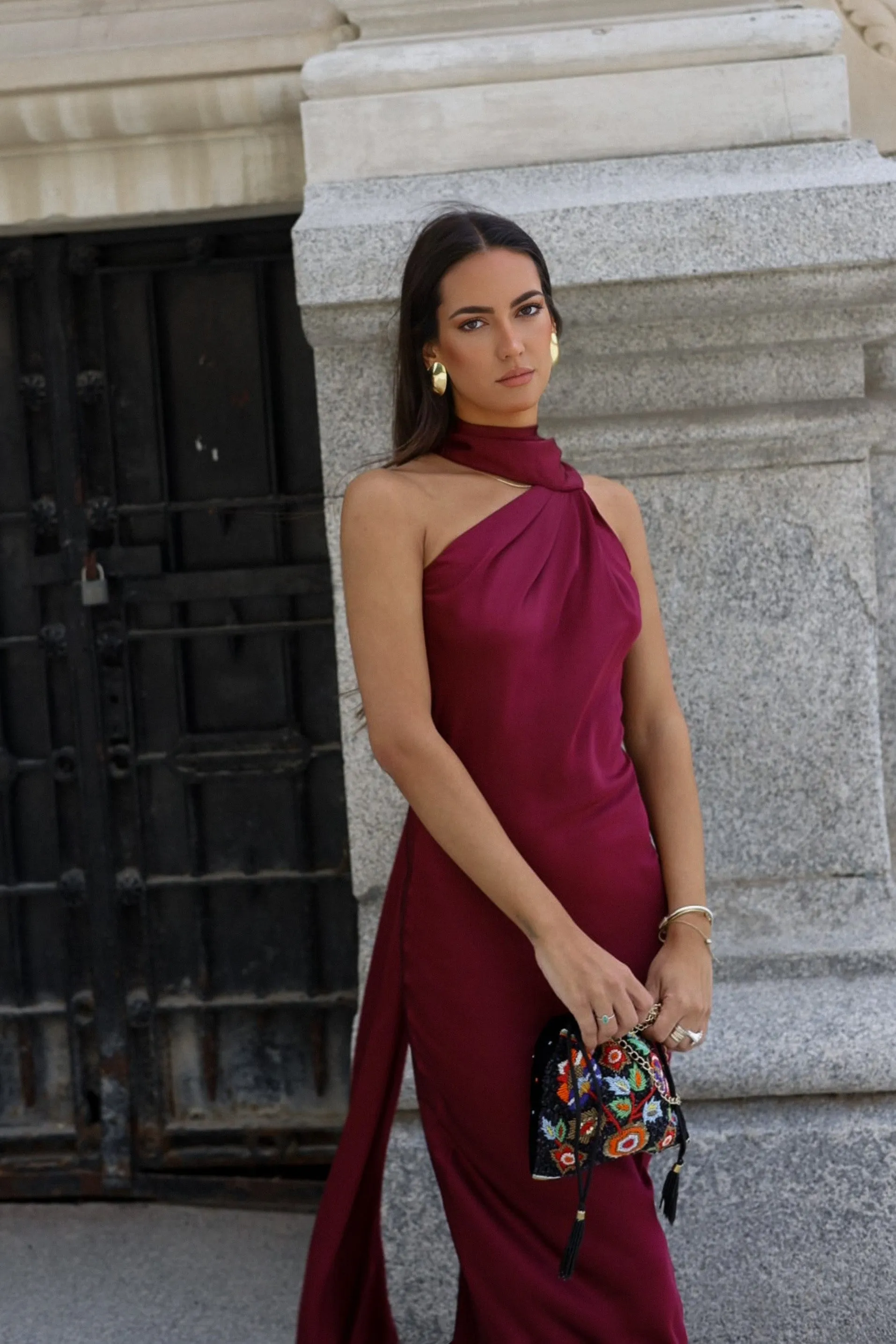 VESTIDO COMPRIDO BORDEAUX COM CAPA